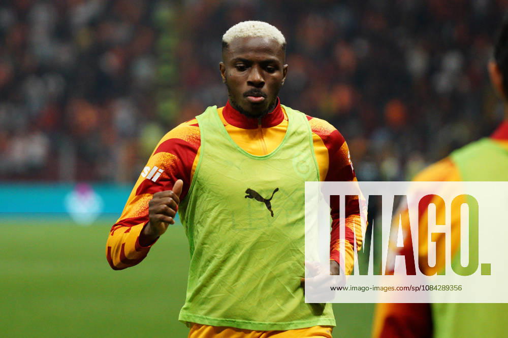 Victor Osimhen (C) of Galatasaray warms up during the Turkish Super League 2026 27 match between Galatasaray and Kasimpasa at RAMS Park Stadium in Istanbul, Turkey, on October 9, 2026. Sariyer Turkey - ZUMAu194 20261009_zip_u194_021