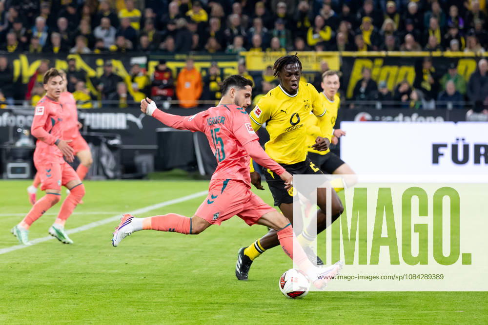 Dortmund, Deutschland 09. Oktober 2026: 1. BL - 2026 2027 - Sp. 5 - Borussia Dortmund gegen SV Werder Bremen Im Bild: v. li. im Zweikampf Ludovit Reis (SVW) und Joane Gadou (BVB) DFL DFB regulations prohibit any use of photographs as image sequences and or quasi-video. Signal Iduna Park Nordrhein Westfalen