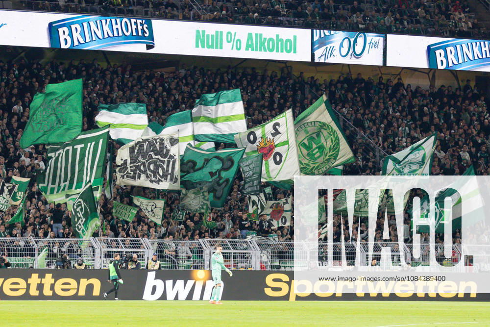 Dortmund, Deutschland 09. Oktober 2026: 1. BL - 2026 2027 - Sp. 5 - Borussia Dortmund gegen SV Werder Bremen Im Bild: Der Auswärtsblock vom Werder Bremen DFL DFB regulations prohibit any use of photographs as image sequences and or quasi-video. Signal Iduna Park Nordrhein Westfalen