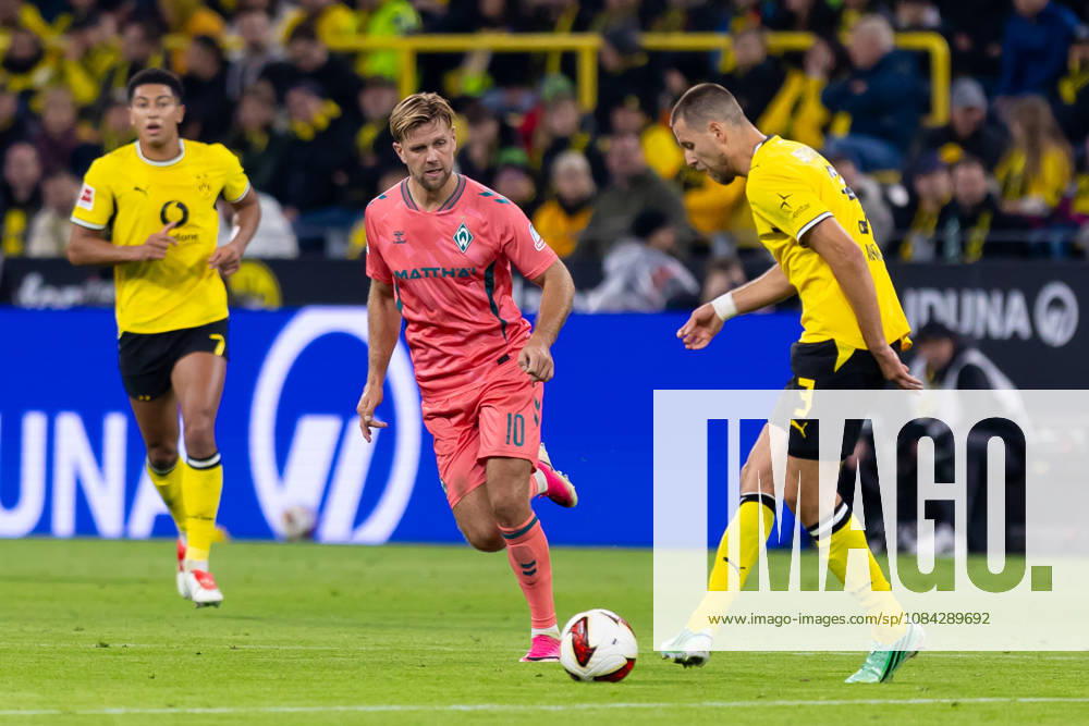 Dortmund, Deutschland 09. Oktober 2026: 1. BL - 2026 2027 - Sp. 5 - Borussia Dortmund gegen SV Werder Bremen Im Bild: v. li. im Zweikampf Niclas Füllkrug Fuellkrug (SVW) und Waldemar Anton (BVB) DFL DFB regulations prohibit any use of photographs as image sequences and or quasi-video. Signal Iduna Park Nordrhein Westfalen
