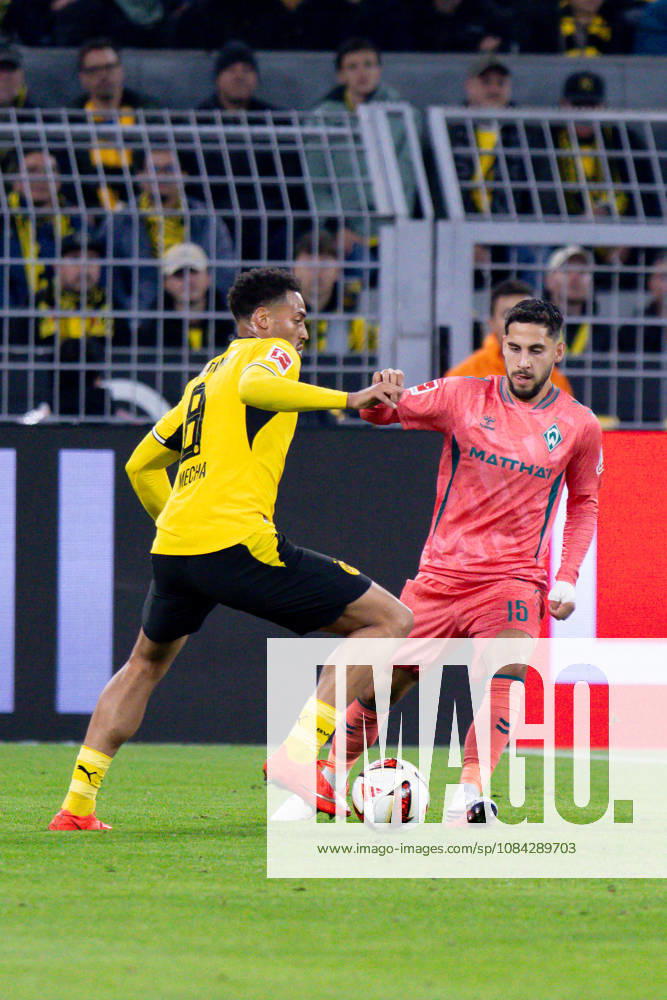 Dortmund, Deutschland 09. Oktober 2026: 1. BL - 2026 2027 - Sp. 5 - Borussia Dortmund gegen SV Werder Bremen Im Bild: v. li. im Zweikampf Felix Nmecha (BVB) und Ludovit Reis (SVW) DFL DFB regulations prohibit any use of photographs as image sequences and or quasi-video. Signal Iduna Park Nordrhein Westfalen