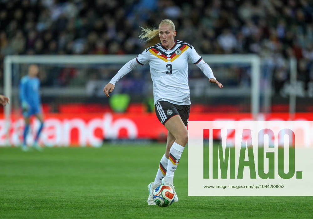 GER, Karlsruhe, Deutschland vs Australien, FIFA, DFB, Fussball, Spielzeit 2026 2027, BBBank Wildpark, Freundschaftsspiel im Bild v.l.: Camilla Küver (Deutschland, Frauen Nationalmannschaft) DFB DFL REGULATIONS PROHIBIT ANY USE OF PHOTOGRAPHS AS IMAGE SEQUENCES AND OR QUASI-VIDEO