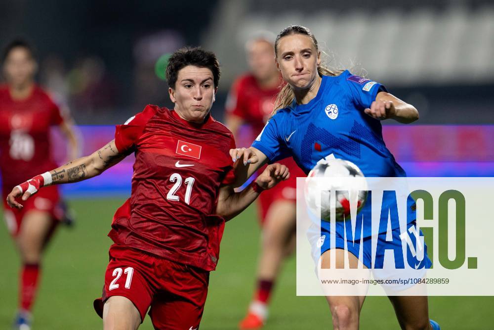 Turkiye v Slovenia - FIFA Women s World Cup 2027 European Qualifiers ISTANBUL, TURKIYE - OCTOBER 09: Lara Pransnikar (11) of Slovenia competes with Cansu Kaya of Turkiye during the FIFA Women s World Cup 2027 European Qualifiers Play-offs Round 1 First Leg between Turkiye and Slovenia at Pendik Stadium in Istanbul, Turkiye, on October 09, 2026. Didem Mente Anadolu Istanbul Turkey. Editorial use only. Please get in touch for any other usage.
