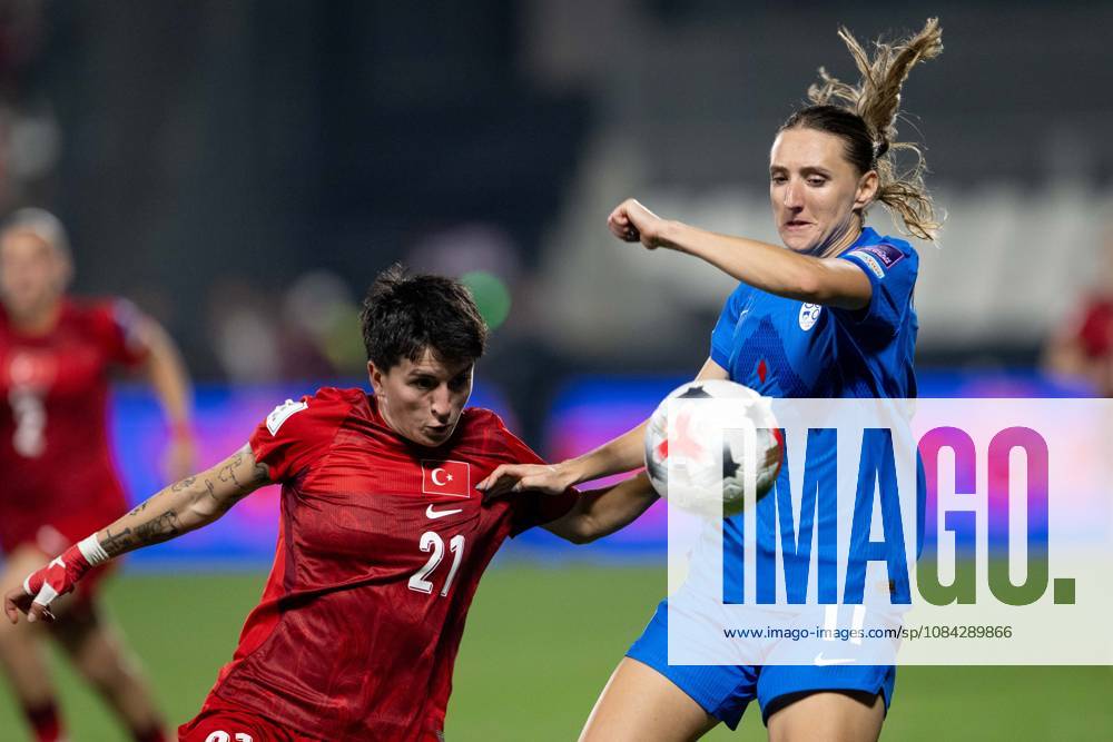 Turkiye v Slovenia - FIFA Women s World Cup 2027 European Qualifiers ISTANBUL, TURKIYE - OCTOBER 09: Lara Pransnikar (11) of Slovenia competes with Cansu Kaya of Turkiye during the FIFA Women s World Cup 2027 European Qualifiers Play-offs Round 1 First Leg between Turkiye and Slovenia at Pendik Stadium in Istanbul, Turkiye, on October 09, 2026. Didem Mente Anadolu Istanbul Turkey. Editorial use only. Please get in touch for any other usage.