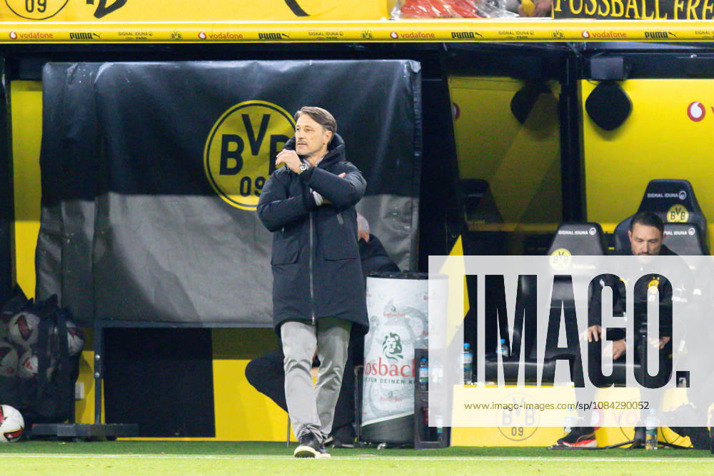 Dortmund, Deutschland 09. Oktober 2026: 1. BL - 2026 2027 - Sp. 5 - Borussia Dortmund gegen SV Werder Bremen Im Bild: Trainer Niko Kovac (BVB) beobachtet das Spiel und gibt Anweisungen an seine Spieler DFL DFB regulations prohibit any use of photographs as image sequences and or quasi-video. Signal Iduna Park Nordrhein Westfalen