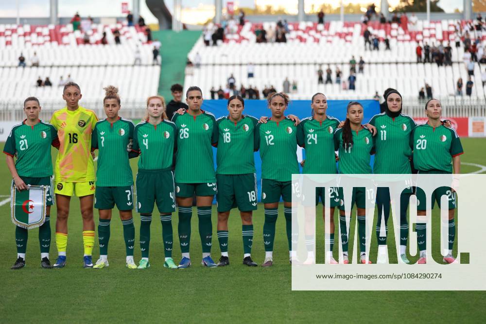 Algerie vs Republique centrafricaine feminine (Qualifications JO Les titulaires algeriens posent pour une photo de groupe avant le match Algerie contre Republique centrafricaine feminine, Qualifications JO Los Angeles 2028, au Stade de 5 Juillet a Alger, en Algerie, le 09 Octobre 2026 (Photo By Billel Bensalem APP Images) Alger Algerie