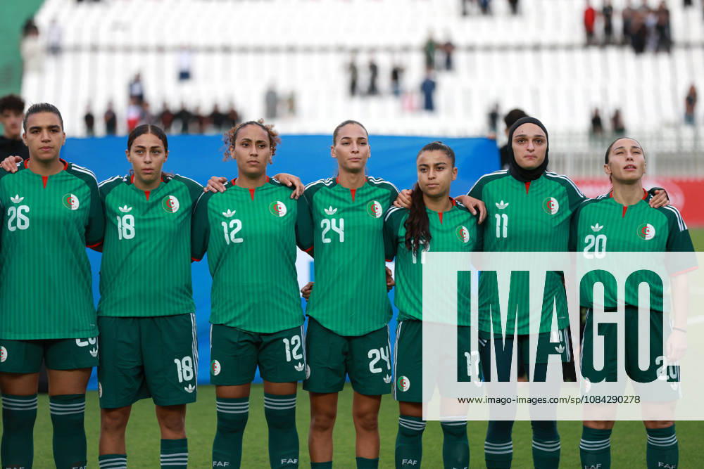 Algerie vs Republique centrafricaine feminine (Qualifications JO Les titulaires algeriens posent pour une photo de groupe avant le match Algerie contre Republique centrafricaine feminine, Qualifications JO Los Angeles 2028, au Stade de 5 Juillet a Alger, en Algerie, le 09 Octobre 2026 (Photo By Billel Bensalem APP Images) Alger Algerie
