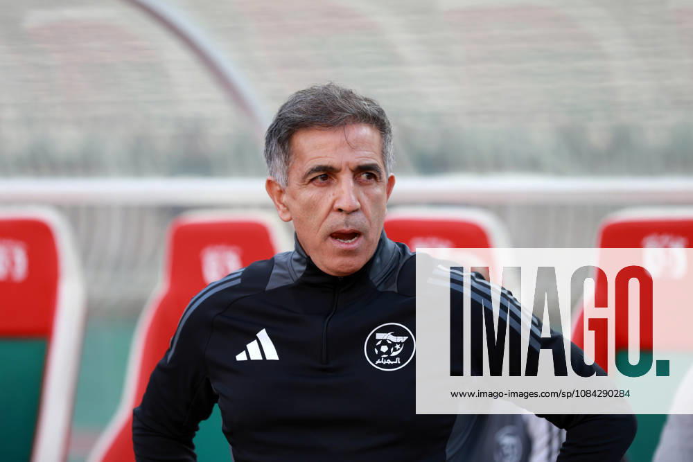 Algerie vs Republique centrafricaine feminine (Qualifications JO le selectionneur national algerien feminine, Farid Benstiti, reagit lors du match Algerie contre Republique centrafricaine feminine, Qualifications JO Los Angeles 2028, au Stade de 5 Juillet a Alger, en Algerie, le 09 Octobre 2026 (Photo By Billel Bensalem APPImages) Alger Algerie