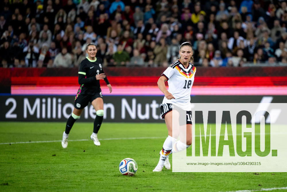 GER, Fussball, Frauen, Länderspiel, Karlsruhe, Deutschland vs. Australien Melissa Kössler ( Deutschland. 18 ) am Ball Karlsruhe BBBank Wildpark Baden-Württemberg Deutschland