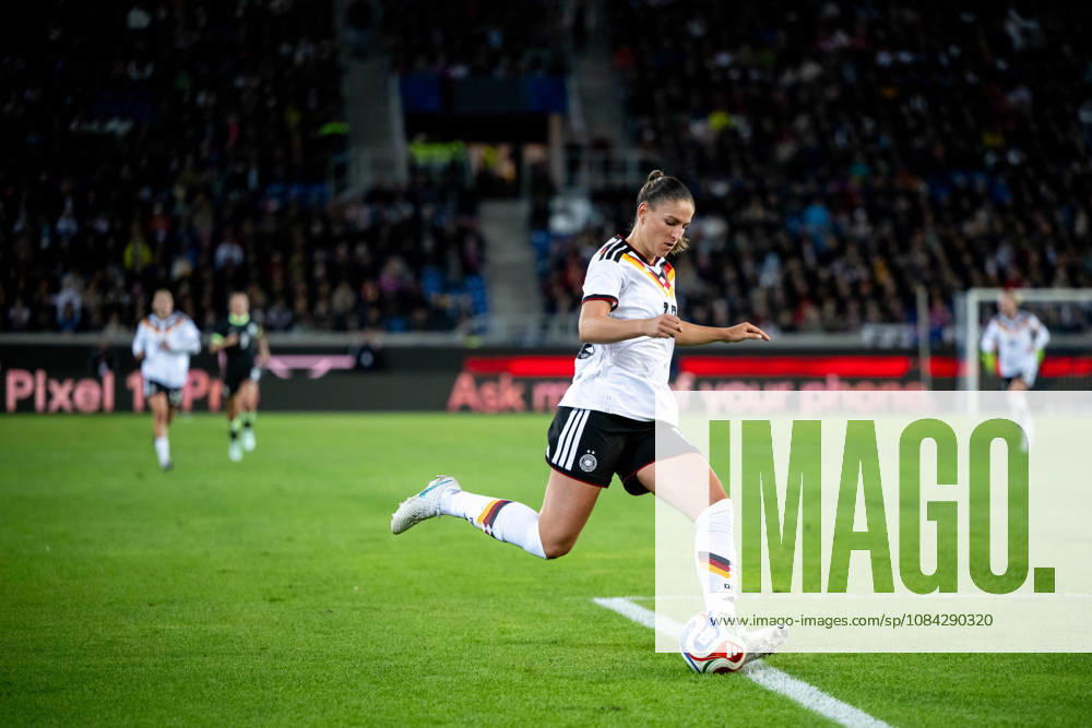 GER, Fussball, Frauen, Länderspiel, Karlsruhe, Deutschland vs. Australien Melissa Kössler ( Deutschland. 18 ) am Ball Karlsruhe BBBank Wildpark Baden-Württemberg Deutschland