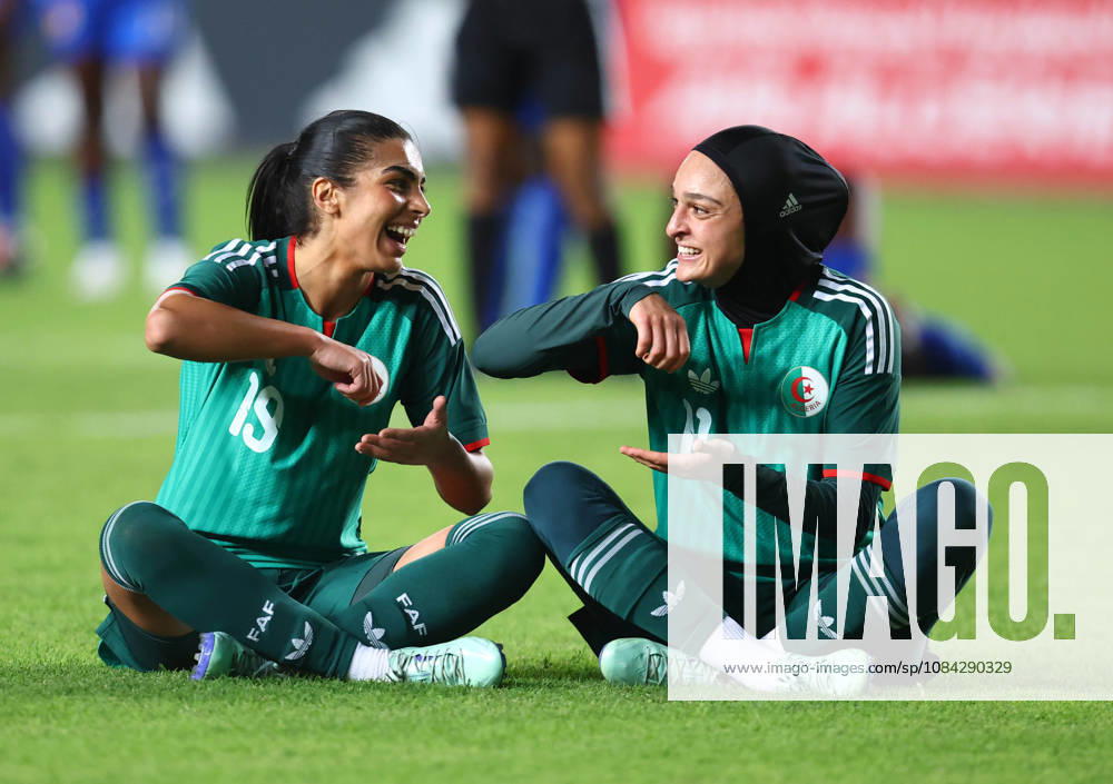 Algerie vs Republique centrafricaine feminine (Qualifications JO Bahlouli Nesrine Jamila (L) Boussaha Lina (R), Joueuse d Algerie celebre le Bute contre Republique centrafricaine, lors du match Algerie contre Republique centrafricaine feminine, Qualifications JO Los Angeles 2028, au Stade de 5 Juillet a Alger, en Algerie, le 09 Octobre 2026 (Photo By Billel Bensalem APPImages) Alger Algerie
