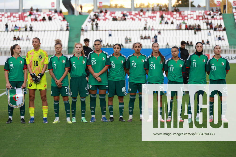 Algerie vs Republique centrafricaine feminine (Qualifications JO Les titulaires algeriens posent pour une photo de groupe avant le match Algerie contre Republique centrafricaine feminine, Qualifications JO Los Angeles 2028, au Stade de 5 Juillet a Alger, en Algerie, le 09 Octobre 2026 (Photo By Billel Bensalem APP Images) Alger Algerie