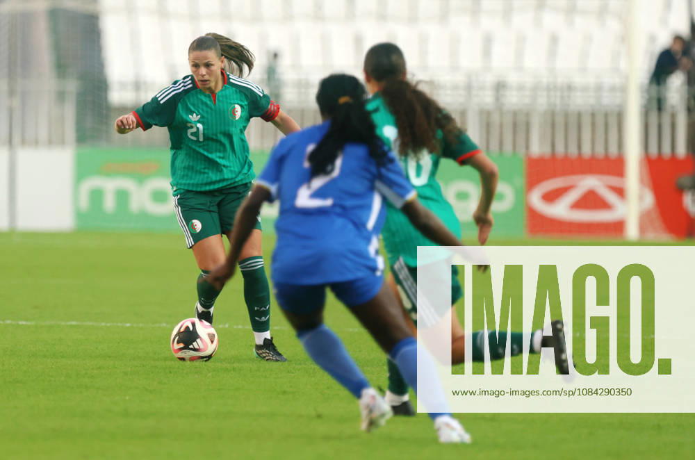 Algerie vs Republique centrafricaine feminine (Qualifications JO Dafeur Marine Alfreda, Joueuse d Algerie en Action, lors du match Algerie contre Republique centrafricaine feminine, Qualifications JO Los Angeles 2028, au Stade de 5 Juillet a Alger, en Algerie, le 09 Octobre 2026 (Photo By Billel Bensalem APPImages) Alger Algerie