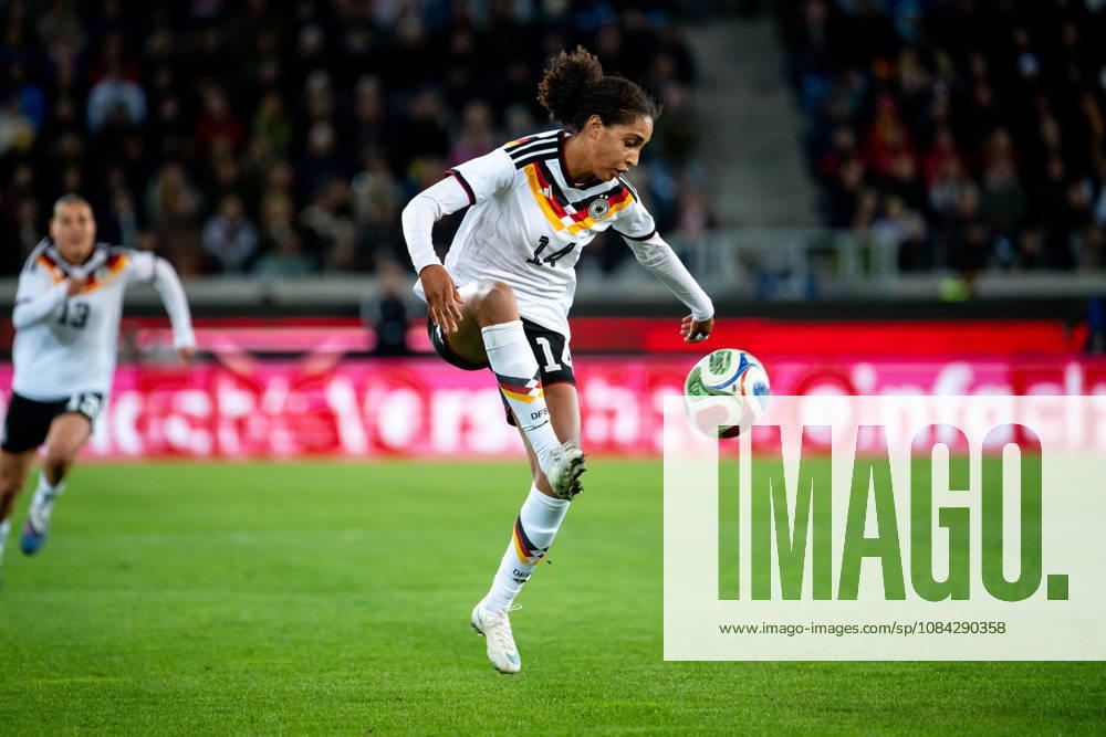 GER, Fussball, Frauen, Länderspiel, Karlsruhe, Deutschland vs. Australien Cora Zicai ( Deutschland, 14 ) am Ball Karlsruhe BBBank Wildpark Baden-Württemberg Deutschland
