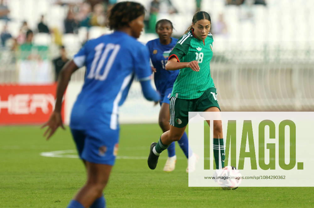 Algerie vs Republique centrafricaine feminine (Qualifications JO Bekhaled Sofia Imane Joueuse d Algerie, lors du match Algerie contre Republique centrafricaine feminine, Qualifications JO Los Angeles 2028, au Stade de 5 Juillet a Alger, en Algerie, le 09 Octobre 2026 (Photo By Billel Bensalem APPImages) Alger Algerie