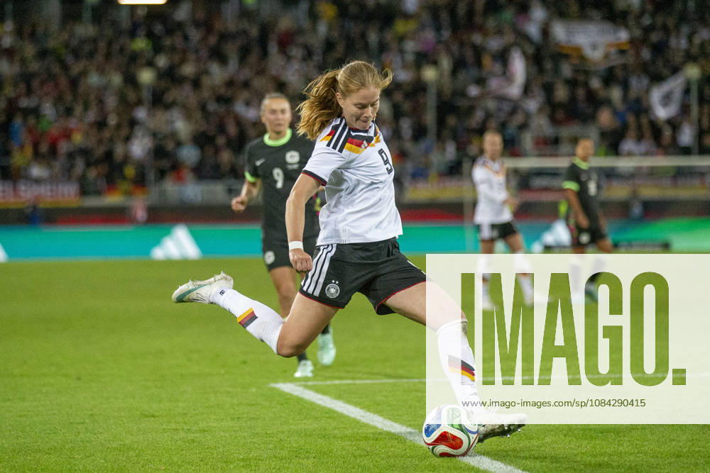 GER, Karlsruhe, football, womens football, International Friendly, Länderspiel, Nationalmannschaft Germany vs. Australia in the picture f.l.: Sjoeke Nuesken (Germany 09), 09.10.2026, BBBank Wildpark Karlsruhe DFB REGULATIONS PROHIBIT ANY USE OF PHOTOGRAPHS AS IMAGE SEQUENCES AND OR QUASI-VIDEO, Karlsruhe BBBank Wildpark Baden-Wuerttemberg Germany