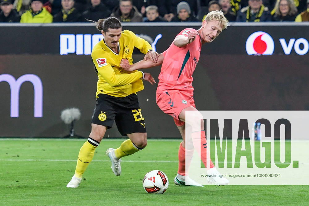 V. li. im Zweikampf Marcel Sabitzer (Dortmund 20) Justin Njinmah (Bremen 11) 09.10.2026 ¢ Fussball ¢ Borussia Dortmund vs SV Werder Bremen, Signal Iduna Park, Dortmund, DFB DFL REGULATIONS PROHIBIT ANY USE OF PHOTOGRAPHS AS IMAGE SEQUENCES AND OR QUASI-VIDEO NRW Germany
