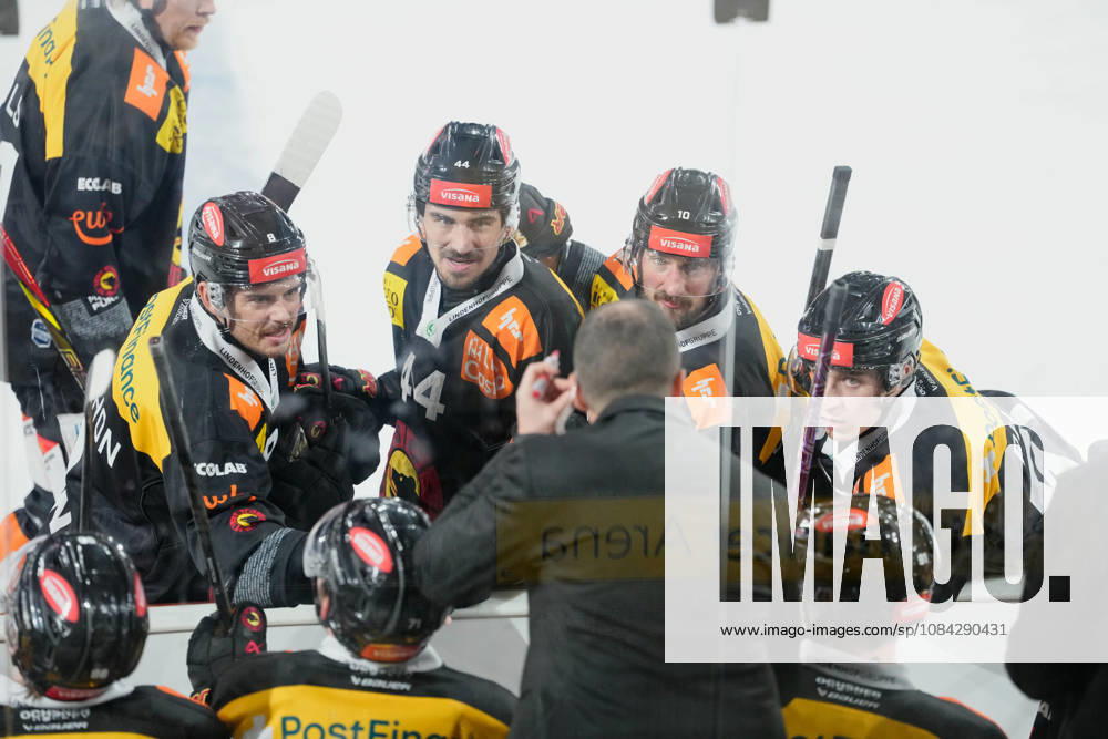 3014 Bern BE, Switzerland - October 09: Samuel Kreis (44 SCB), Nils Rhyn (51 SCB), Tristan Scherwey (10 SCB) and Marc Marchon (8 SCB) in talk with Head Coach Serge Aubin (SCB) during the National League match between SC Bern and EHC Biel-Bienne at PostFinance Arena on October 09, 2026 in 3014 Bern BE, Switzerland.