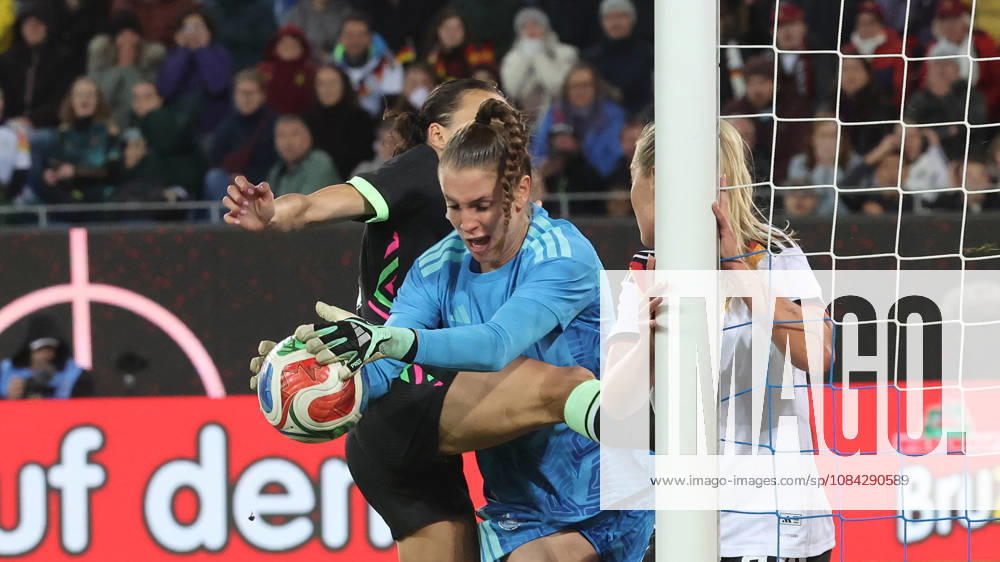 Karlsruhe , Fußball Länderspiel Frauen Deutschland vs. Australien , Ena Mahmutovic ( GER )