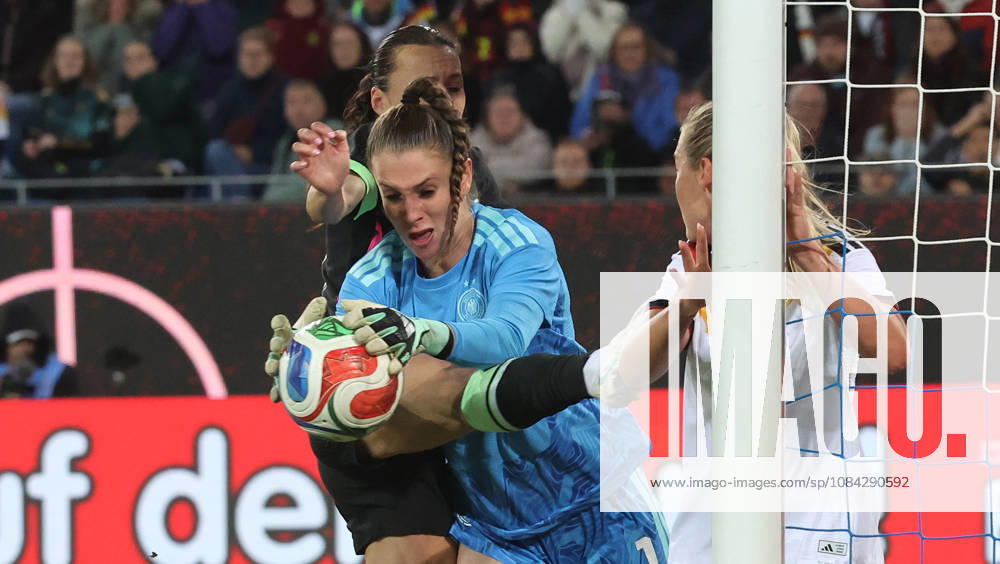 Karlsruhe , Fußball Länderspiel Frauen Deutschland vs. Australien , Ena Mahmutovic ( GER )