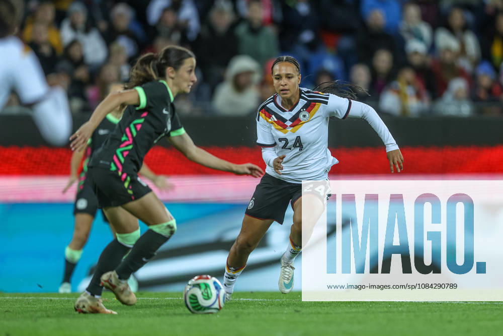 GER, Karlsruhe, Deutschland vs Australien, FIFA, DFB, Fussball, Spielzeit 2026 2027, BBBank Wildpark, Freundschaftsspiel im Bild v.l.: Clare Wheeler (Australien 6), Lisa Baum (Deutschland, Frauen Nationalmannschaft) DFB DFL REGULATIONS PROHIBIT ANY USE OF PHOTOGRAPHS AS IMAGE SEQUENCES AND OR QUASI-VIDEO