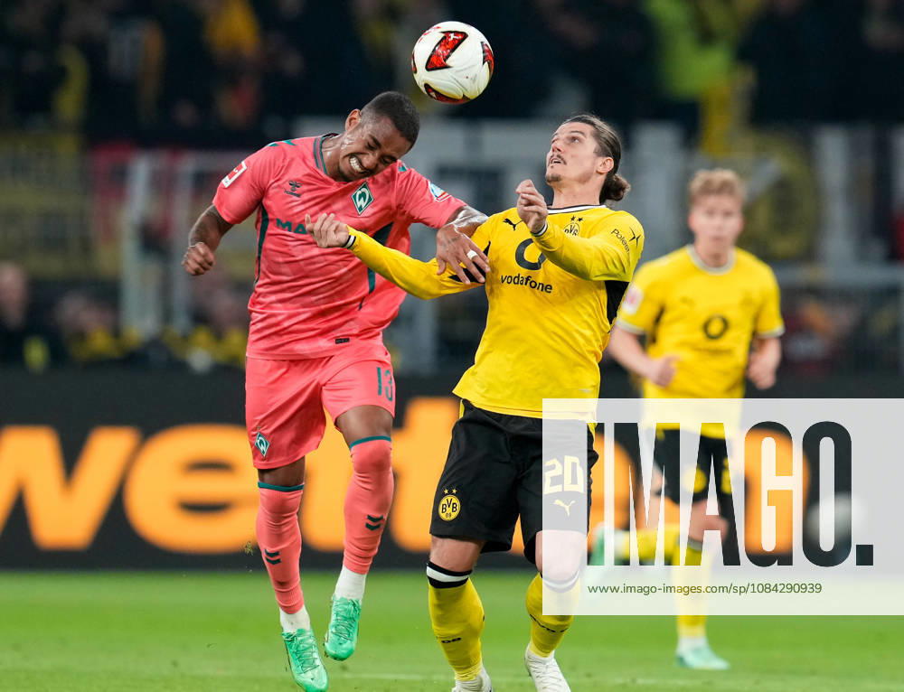 Arthur (SV Werder Bremen, 13) gegen Marcel Sabitzer (Borussia Dortmund, 20). GER, Borussia Dortmund vs SV Werder Bremen, 1. Bundesliga, 5. Spieltag, Saison 2026-27, SIGNAL IDUNA PARK, Dortmund, 09.10.2026 DFL REGULATIONS PROHIBIT ANY USE OF PHOTOGRAPHS AS IMAGE SEQUENCES AND OR QUASI-VIDEO Borussia Dortmund vs SV Werder Bremen, 1. Bundesliga, 5. Spieltag, Saison 2026-27, 09.10.2026 Dortmund