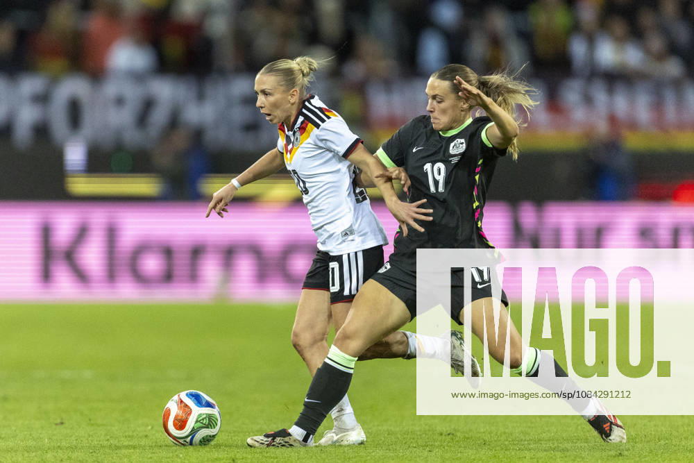 GER, Karlsruhe, football, womens football, International Friendly, Länderspiel, Nationalmannschaft Germany vs. Australia in the picture f.l.: Elisa Senß (Germany 20), Leticia Mckenna (Australia 19), tackle 09.10.2026, BBBank Wildpark Karlsruhe DFB REGULATIONS PROHIBIT ANY USE OF PHOTOGRAPHS AS IMAGE SEQUENCES AND OR QUASI-VIDEO, Karlsruhe BBBank Wildpark Baden-Wuerttemberg Germany