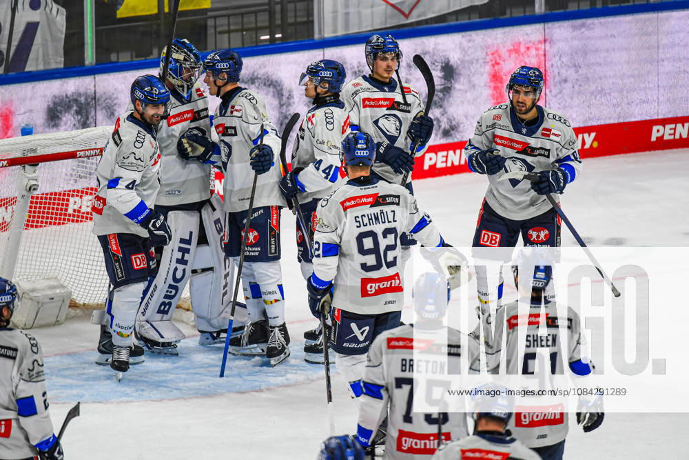 München, Deutschland. PENNY DEL, Deutsche Eishockey Liga, Saison 2026 27, 7. Spieltag: EHC Red Bull München gegen ERC Ingolstadt im SAP Garden in München. Ingolstadt beim Jubel, jubelnd, feiernd nach dem Enstand
