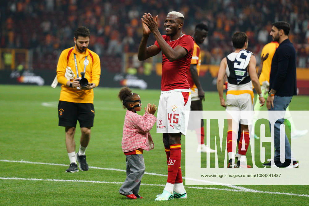 Victor Osimhen (C) of Galatasaray celebrates victory after the Turkish Super League 2026 27 match between Galatasaray and Kasimpasa at RAMS Park Stadium in Istanbul, Turkey, on October 9, 2026. Sariyer Turkey - ZUMAu194 20261009_zip_u194_032