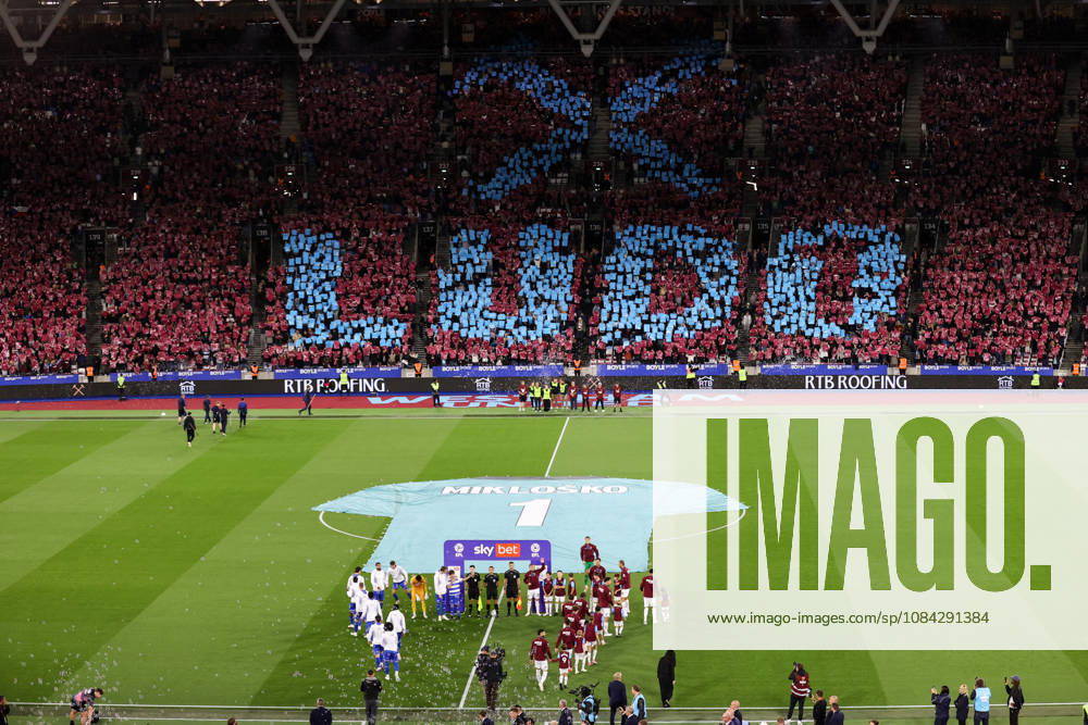 West Ham United v Queens Park Rangers 09 October 2026, London - EFL Championship Football - West Ham United v Queens Park Rangers - Both teams walk out to a pre match display in memory of Ludek Miklosko - Photo: Jacques Feeney Offside. London UK