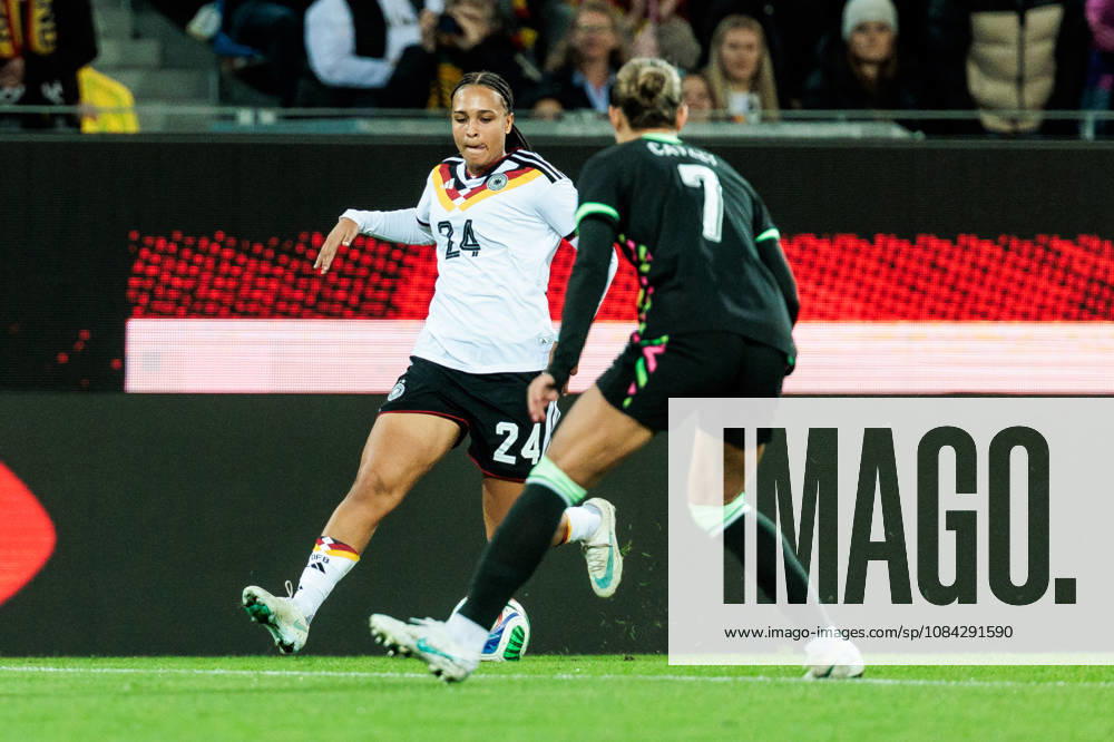 Lisa Baum (Germany, 24) controls the ball against Stephanie Catley (Australia, 7) during the International Friendly, Länderspiel, Nationalmannschaft match between Germany vs. Australia at BBBank Wildpark on October 09, 2026 in Karlsruhe, Germany. Germany