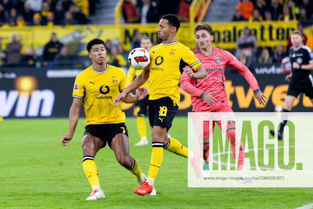 Dortmund, Deutschland 09. Oktober 2026: 1. BL - 2026 2027 - Sp. 5 - Borussia Dortmund gegen SV Werder Bremen Im Bild: v. li. im Zweikampf Jobe Bellingham (BVB), Ethan Nwaneri (BVB), Chuki (SVW) DFL DFB regulations prohibit any use of photographs as image sequences and or quasi-video. Signal Iduna Park Nordrhein Westfalen