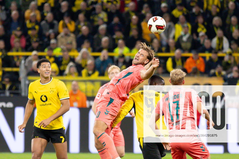 Dortmund, Deutschland 09. Oktober 2026: 1. BL - 2026 2027 - Sp. 5 - Borussia Dortmund gegen SV Werder Bremen Im Bild:Kopfball von Niclas Füllkrug Fuellkrug (SVW) DFL DFB regulations prohibit any use of photographs as image sequences and or quasi-video. Signal Iduna Park Nordrhein Westfalen