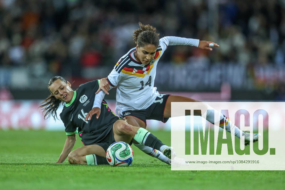 GER, Karlsruhe, Deutschland vs Australien, FIFA, DFB, Fussball, Spielzeit 2026 2027, BBBank Wildpark, Freundschaftsspiel im Bild v.l.: Hayley Raso (Australien 16), Cora Zicai (Deutschland, Frauen Nationalmannschaft), Zweikampf DFB DFL REGULATIONS PROHIBIT ANY USE OF PHOTOGRAPHS AS IMAGE SEQUENCES AND OR QUASI-VIDEO