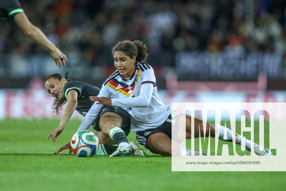 GER, Karlsruhe, Deutschland vs Australien, FIFA, DFB, Fussball, Spielzeit 2026 2027, BBBank Wildpark, Freundschaftsspiel im Bild v.l.: Hayley Raso (Australien 16), Cora Zicai (Deutschland, Frauen Nationalmannschaft), Zweikampf DFB DFL REGULATIONS PROHIBIT ANY USE OF PHOTOGRAPHS AS IMAGE SEQUENCES AND OR QUASI-VIDEO