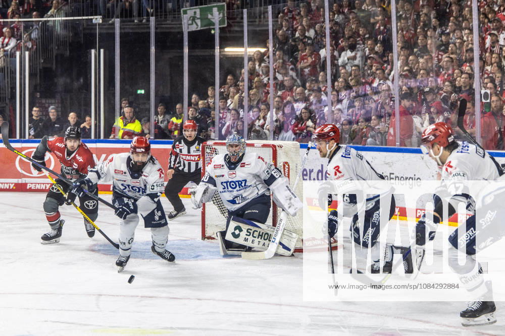 Dominik Bittner (Schwenninger Wild Wings, 07), Alexander Karachun (Schwenninger Wild Wings, 47), Joacim Eriksson (Schwenninger Wild Wings, 60) Koelner Haie vs. Schwenninger Wild Wings, Eishockey, Penny DEL, Spieltag 07, 2026 2027, 09.10.2026 Koelner Haie vs. Schwenninger Wild Wings, Eishockey, Penny DEL, Spieltag 07, 2026 2027, 09.10.2026 Koeln