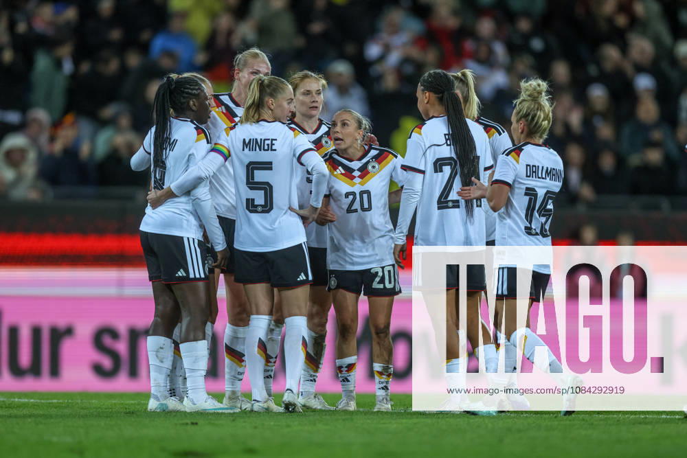 GER, Karlsruhe, Deutschland vs Australien, FIFA, DFB, Fussball, Spielzeit 2026 2027, BBBank Wildpark, Freundschaftsspiel im Bild: Camilla Küver (Deutschland, Frauen Nationalmannschaft), Tor, Jubel und Freude, Emotionen DFB DFL REGULATIONS PROHIBIT ANY USE OF PHOTOGRAPHS AS IMAGE SEQUENCES AND OR QUASI-VIDEO