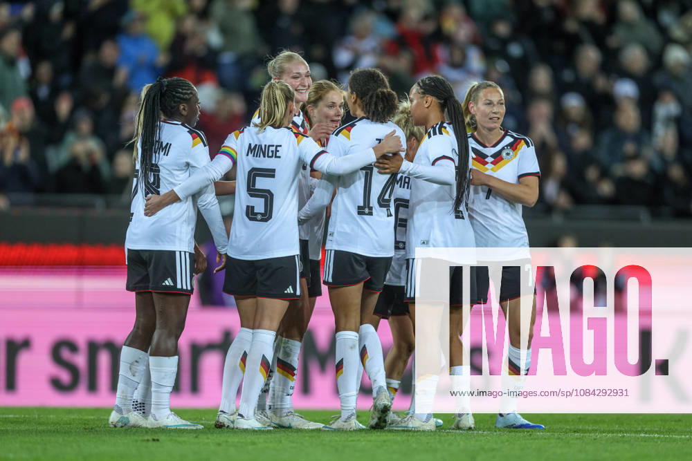 GER, Karlsruhe, Deutschland vs Australien, FIFA, DFB, Fussball, Spielzeit 2026 2027, BBBank Wildpark, Freundschaftsspiel im Bild: Camilla Küver (Deutschland, Frauen Nationalmannschaft), Tor, Jubel und Freude, Emotionen DFB DFL REGULATIONS PROHIBIT ANY USE OF PHOTOGRAPHS AS IMAGE SEQUENCES AND OR QUASI-VIDEO
