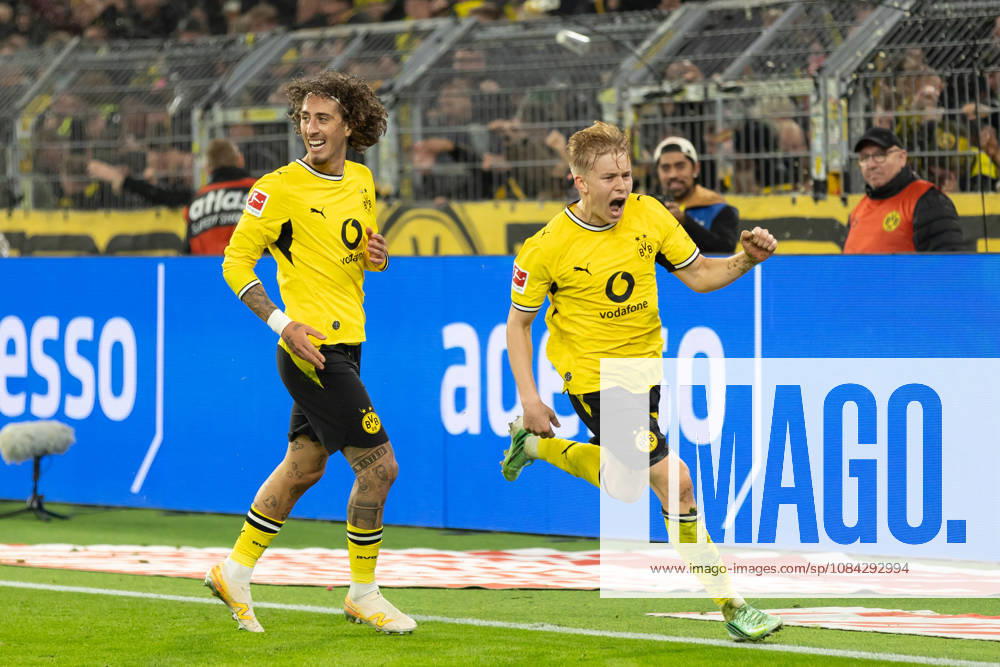 Dortmund, Deutschland 09. Oktober 2026: 1. BL - 2026 2027 - Sp. 5 - Borussia Dortmund gegen SV Werder Bremen Im Bild: Daniel Svensson (BVB) jubelt nach seinem Tor zum 1:0 für den BVB mit Fabio Silva Fabio (BVB) DFL DFB regulations prohibit any use of photographs as image sequences and or quasi-video. Signal Iduna Park Nordrhein Westfalen