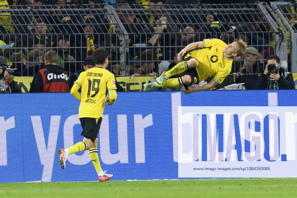 Daniel Svensson (Borussia Dortmund) Torjubel, jubelt nach seinem Treffer zum 1:0 waehrend des spiels der 1. Bundesliga zwischen Borussia Dortmund und SV Werder Bremen, Signal Iduna Park am 09. October 2026 in Dortmund, Deutschland. (Foto von Max Maiwald DeFodi Images) +++ Daniel Svensson (Borussia Dortmund) celebrates after scoring his team s first goal during the Bundesliga match between Borussia Dortmund and SV Werder Bremen at Signal Iduna Park on October 9, 2026 in Dortmund, Germany. (Photo by Max Maiwald DeFodi Images) DFB DFL REGULATIONS PROHIBIT ANY USE OF PHOTOGRAPHS AS IMAGE SEQUENCES AND OR QUASI-VIDEO. (Photo by Max Maiwald DeFodi Images) -