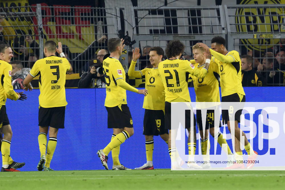 Daniel Svensson (Borussia Dortmund) Torjubel, jubelt nach seinem Treffer zum 1:0 waehrend des spiels der 1. Bundesliga zwischen Borussia Dortmund und SV Werder Bremen, Signal Iduna Park am 09. October 2026 in Dortmund, Deutschland. (Foto von Max Maiwald DeFodi Images) +++ Daniel Svensson (Borussia Dortmund) celebrates after scoring his team s first goal during the Bundesliga match between Borussia Dortmund and SV Werder Bremen at Signal Iduna Park on October 9, 2026 in Dortmund, Germany. (Photo by Max Maiwald DeFodi Images) DFB DFL REGULATIONS PROHIBIT ANY USE OF PHOTOGRAPHS AS IMAGE SEQUENCES AND OR QUASI-VIDEO. (Photo by Max Maiwald DeFodi Images) -