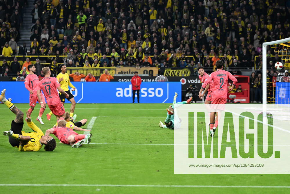 Daniel Svensson (Borussia Dortmund) Tor zum 1:0 waehrend des Spiels der 1. Bundesliga zwischen Borussia Dortmund und SV Werder Bremen, Signal Iduna Park am 09. October 2026 in Dortmund, Deutschland. (Foto von Ralf Treese DeFodi Images) +++ Daniel Svensson (Borussia Dortmund) scores his teams first goal during the Bundesliga match between Borussia Dortmund and SV Werder Bremen at Signal Iduna Park on October 9, 2026 in Dortmund, Germany. (Photo by Ralf Treese DeFodi Images) DFB DFL REGULATIONS PROHIBIT ANY USE OF PHOTOGRAPHS AS IMAGE SEQUENCES AND OR QUASI-VIDEO. (Photo by Ralf Treese DeFodi Images) -