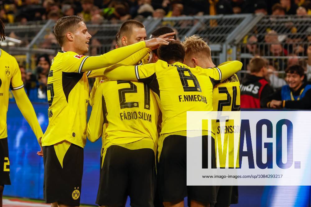 DORTMUND - Daniel Svensson of Borussia Dortmund scored the 1-0 during the Bundesliga match between Borussia Dortmund and SV Werder Bremen at Signal Iduna Park on October 9, 2026, in Dortmund, Germany. MARCEL TER BALS ANP Bundesliga 2026 27 ANPxSportx xMarcelxterxBalsxIVx 571968142 originalFilename: 571968142