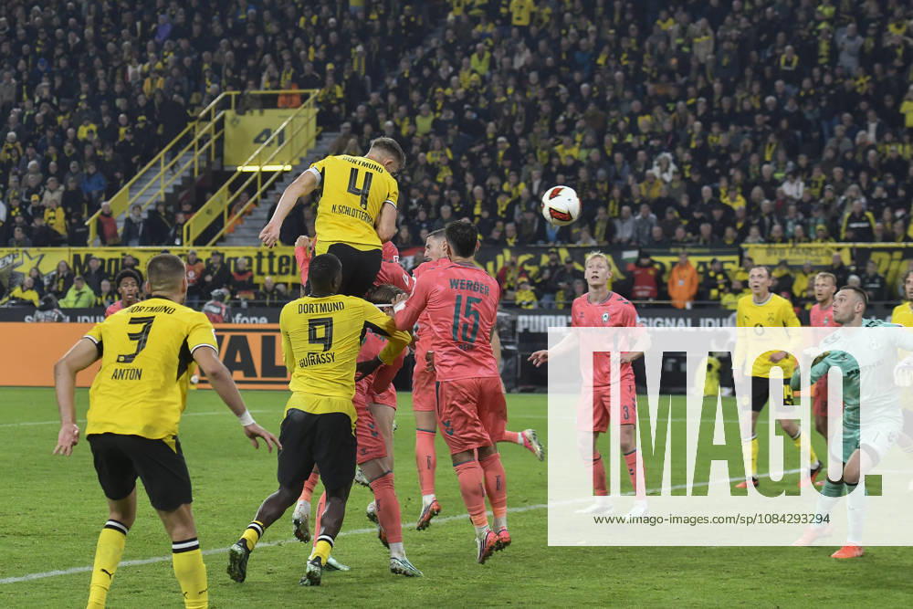 Nico Schlotterbeck (Dortmund 4) erzielt das Tor zum 2:0 09.10.2026 ¢ Fussball ¢ Borussia Dortmund vs SV Werder Bremen, Signal Iduna Park, Dortmund, DFB DFL REGULATIONS PROHIBIT ANY USE OF PHOTOGRAPHS AS IMAGE SEQUENCES AND OR QUASI-VIDEO