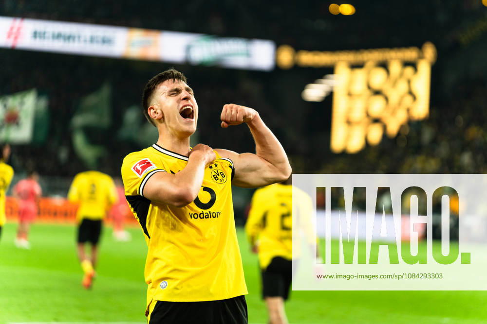 Deutschland: 1. Bundesliga 2026 2027, 5. Spieltag: Borussia Dortmund vs. Werder Bremen 09.10.2026 Signal Iduna Park (Nordrhein-Westfalen) Tor zum 2:0 durch Nico Schlotterbeck (Borussia Dortmund, 4) Jubel Freude Emotionen Torjubel Bizeps