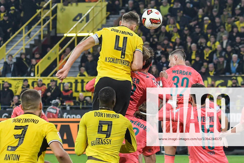 Nico Schlotterbeck (Dortmund 4) erzielt das Tor zum 2:0 09.10.2026 ¢ Fussball ¢ Borussia Dortmund vs SV Werder Bremen, Signal Iduna Park, Dortmund, DFB DFL REGULATIONS PROHIBIT ANY USE OF PHOTOGRAPHS AS IMAGE SEQUENCES AND OR QUASI-VIDEO NRW Germany