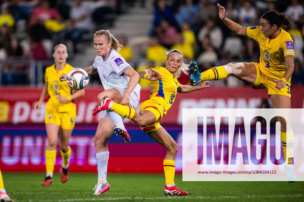 Julie Blakstad of Norway, Olga Iordachiusi and Melinda Nagy of Romania during the FIFA Women s World Cup Qualifier football match between Romania and Norway on October 9, 2026 in Bucharest. Photo: Marius Simensen BILDBYRAN COP 238 bbeng dam FIFA World Cup, WM, Weltmeisterschaft, Fussball qualifiers football fotball fotboll landskamp norge norway romania soccer vm kvalik vm-kvalifisering kvinner