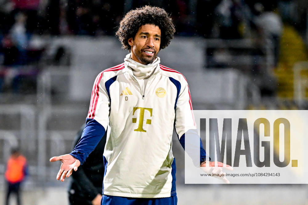 Trainer Costa Santos Dante (FC Bayern Muenchen) reklamiert, beschweren, meckern, pessimistisch, Action, Aktion, 09.10.2026, München (Deutschland), Fussball, Regionalliga Bayern, FC Bayern München II - SpVgg Unterhaching