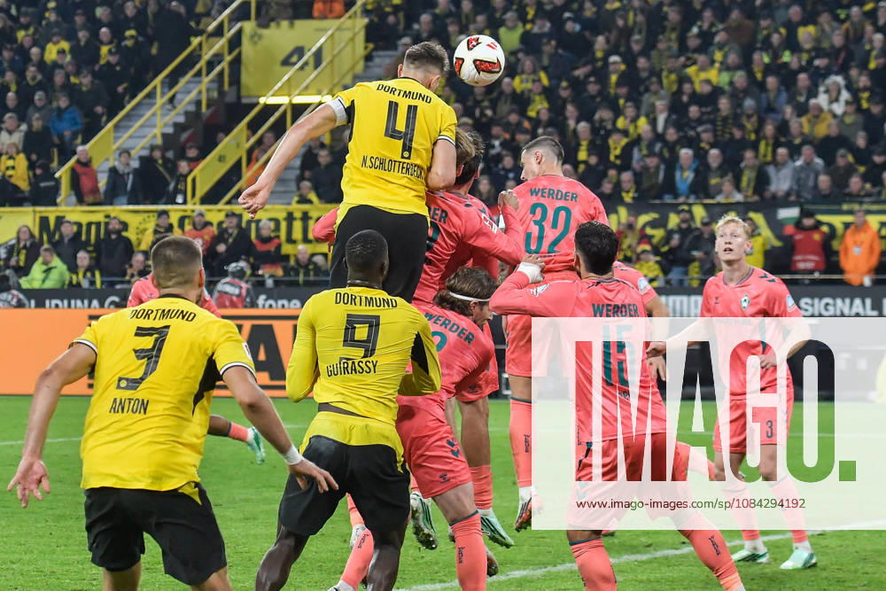 Nico Schlotterbeck (Dortmund 4) erzielt das Tor zum 2:0 09.10.2026 ¢ Fussball ¢ Borussia Dortmund vs SV Werder Bremen, Signal Iduna Park, Dortmund, DFB DFL REGULATIONS PROHIBIT ANY USE OF PHOTOGRAPHS AS IMAGE SEQUENCES AND OR QUASI-VIDEO NRW Germany