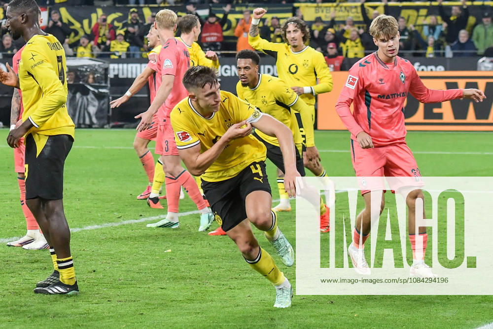 Nico Schlotterbeck (Dortmund 4) jubelt nach dem Tor zum 2:0 09.10.2026 ¢ Fussball ¢ Borussia Dortmund vs SV Werder Bremen, Signal Iduna Park, Dortmund, DFB DFL REGULATIONS PROHIBIT ANY USE OF PHOTOGRAPHS AS IMAGE SEQUENCES AND OR QUASI-VIDEO NRW Germany